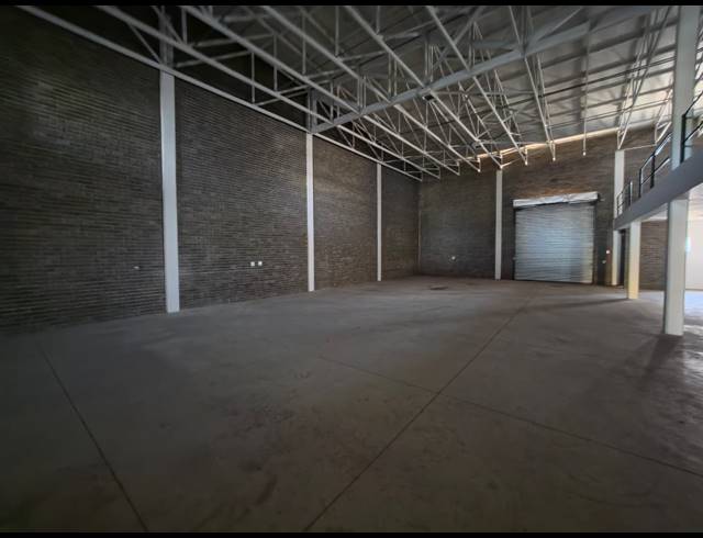 550M² WAREHOUSE TO LET IN STORMILL